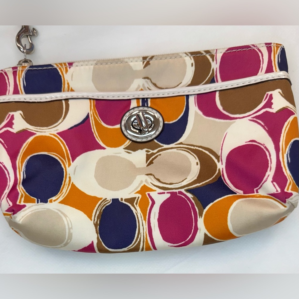 Coach Signature Op Art Multicolor Wristlet – Like New